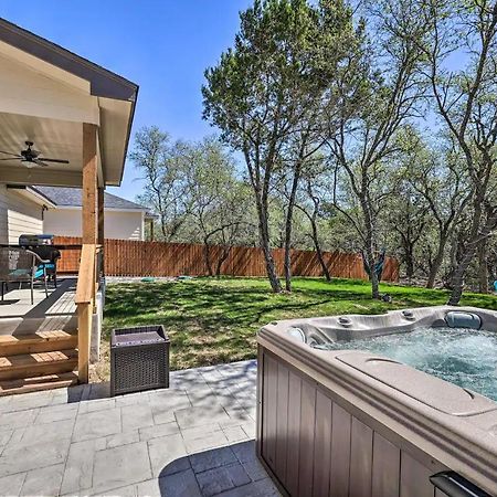 Convenient Cute Cottage Hot Tub Fire Pit Sleeps 6 Canyon Lake Eksteriør bilde