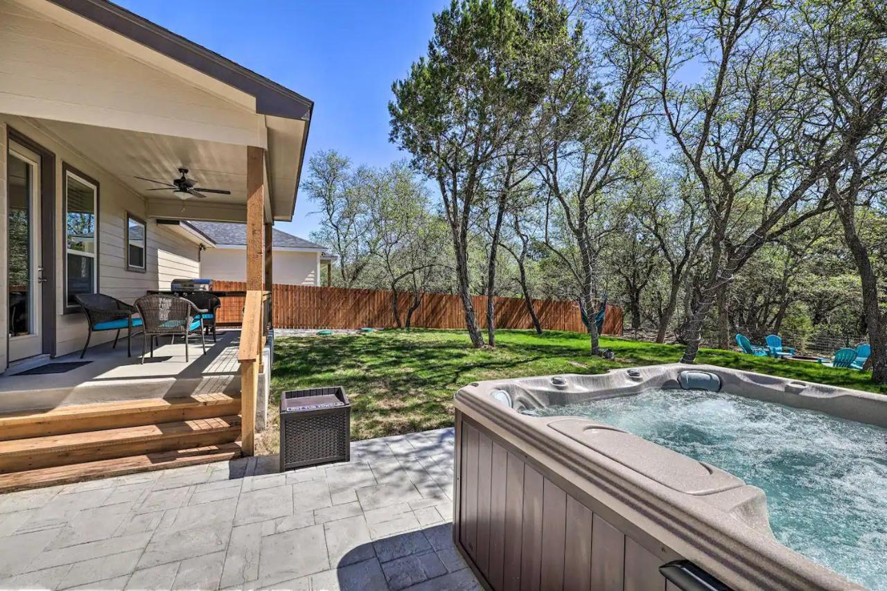 Convenient Cute Cottage Hot Tub Fire Pit Sleeps 6 Canyon Lake Eksteriør bilde
